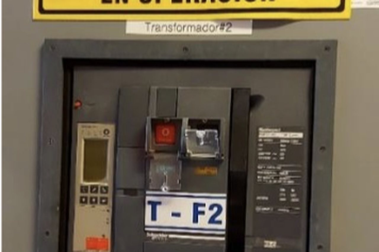 Tablero en operación con interruptor identificado por circuito